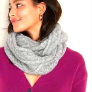 Old Navy  Scarf Gray Cabled Unisex Infinity Scarf Soft Cozy Winter